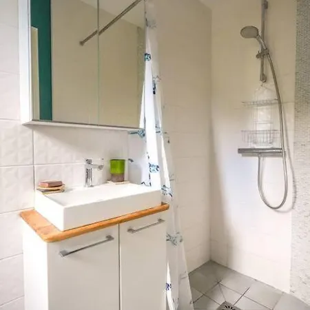 Apartament 12th Arr Parisian Hideaway *